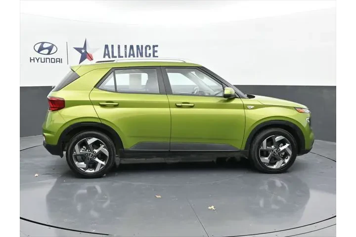 $19998 : Hyundai VENUE 2024 SEL 4dr C image 9