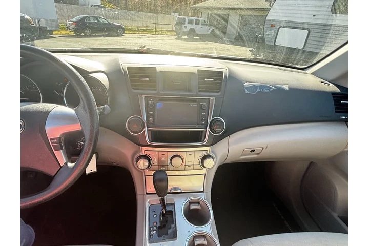 $12995 : 2013 Highlander image 9