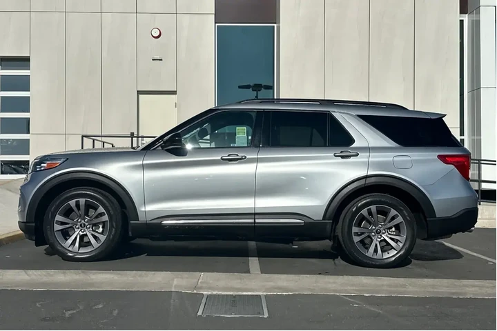 $27700 : Ford Explorer 2022 XLT 4dr S image 6