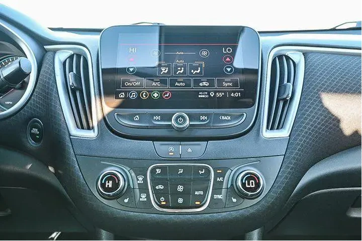 $17288 : Chevrolet Malibu 2023 LT 4dr image 10