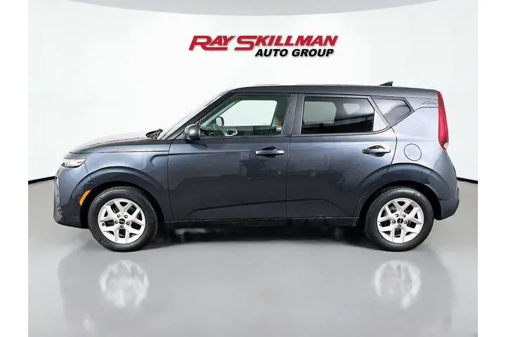 $17975 : Kia Soul 2022 LX 4dr Crossov image 4