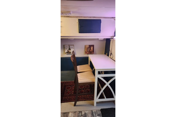 $700 : Cuarto de renta en Industry image 1