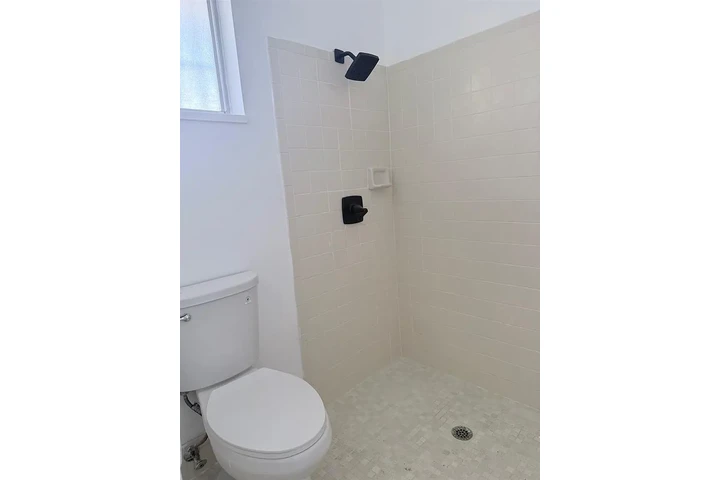 $980 : Recently renovated 3 Bed 2 bat image 7