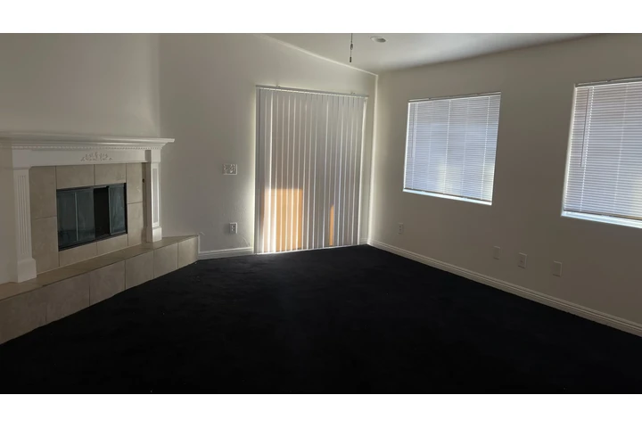 $3200 : Se renta casa amplia image 3