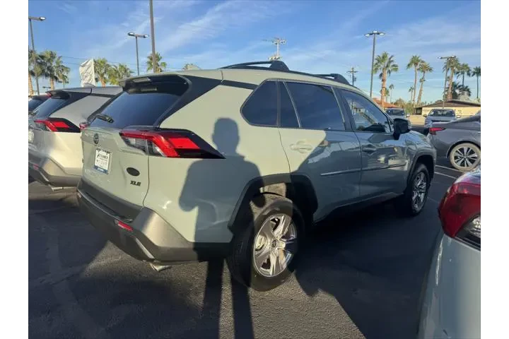 $24756 : Toyota RAV4 2022 XLE 4dr SUV image 5