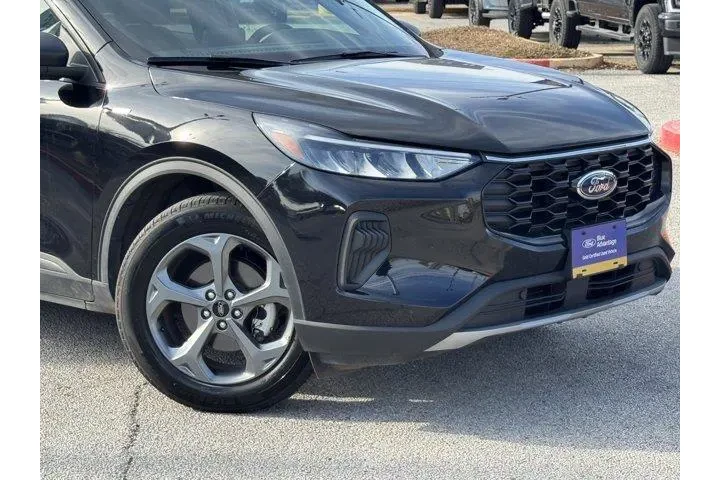 $22180 : Ford Escape 2025 ST-Line 4dr image 2