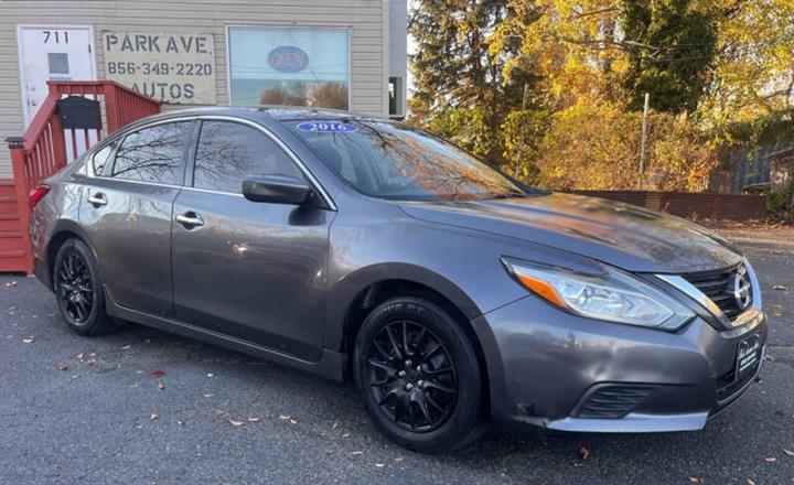 $5995 : 2016 Altima 2.5 S image 2