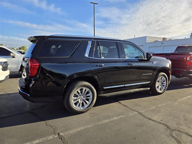 $58756 : Pre-Owned 2023 Yukon SLT image 6