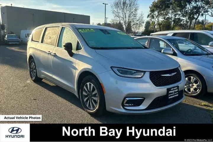 $26990 : Chrysler Pacifica Plug-In Hy image 1