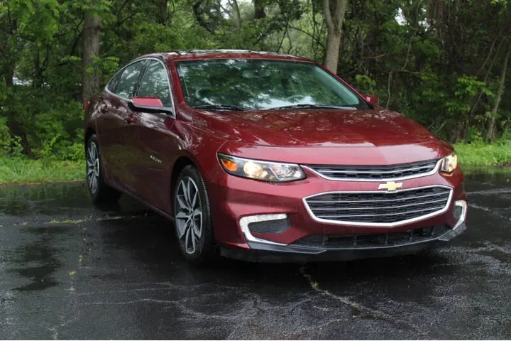 2016 Malibu LT image 2