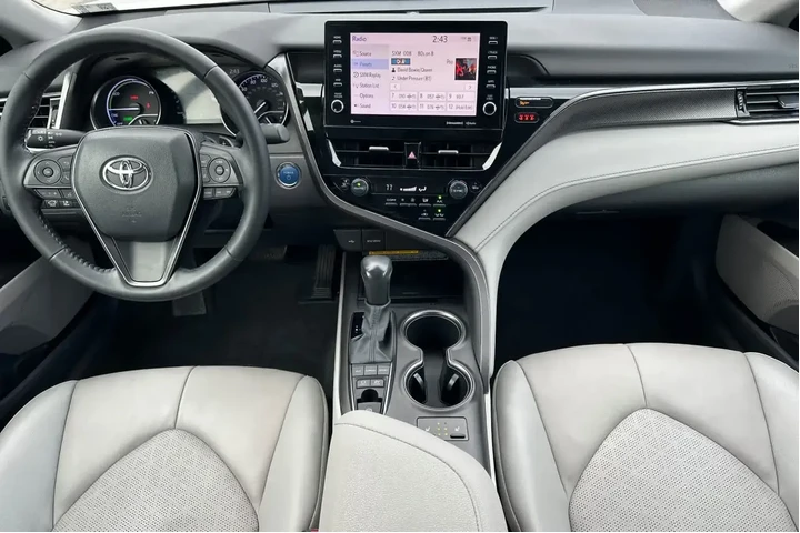 $25497 : Toyota Camry Hybrid 2021 XSE image 3