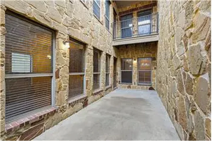 $2295 : Rental property with 2 bedro image 4