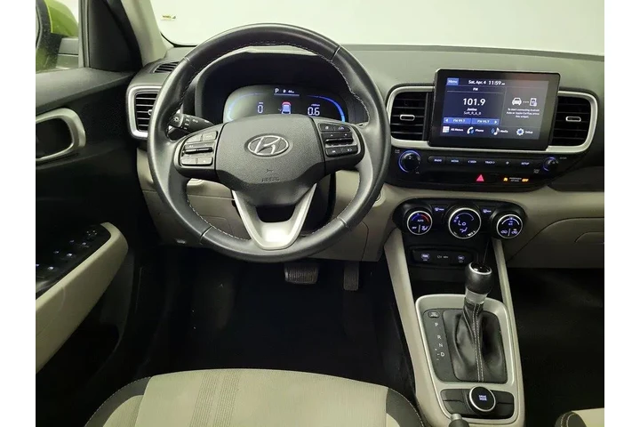 $18998 : Hyundai VENUE 2024 SEL 4dr C image 10