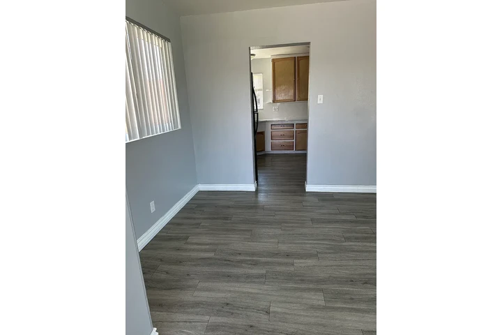 $1280 : Downey 2 & 1 Available image 4