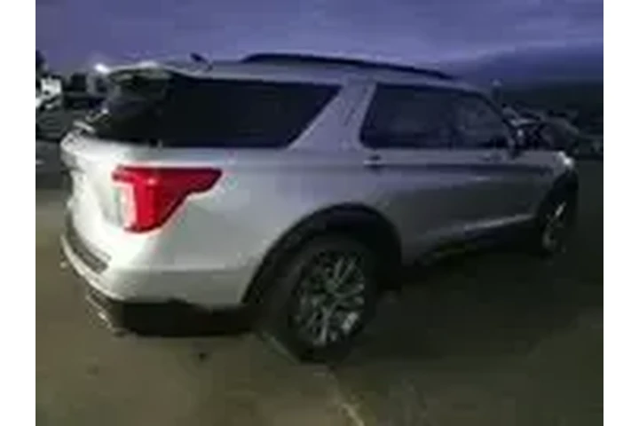 $27950 : Ford Explorer 2022 XLT 4dr S image 4