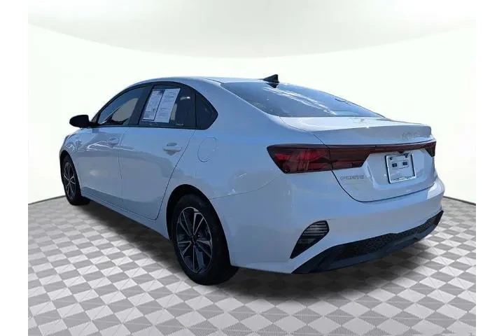 $17371 : Kia Forte 2023 LXS 4dr Sedan image 5