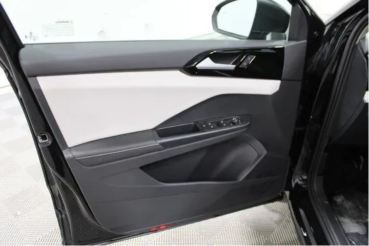 $26991 : Volkswagen Taos 2025 AWD S 4 image 6