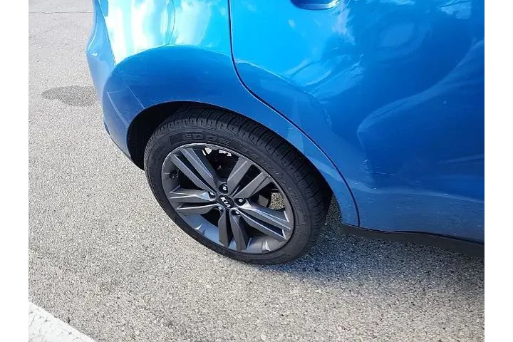 $9911 : Kia Soul 2015 + 4dr Crossove image 4