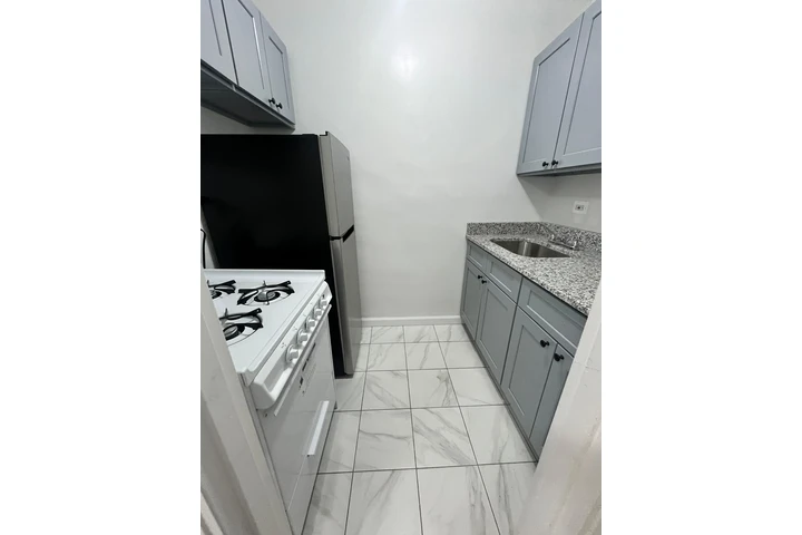 $2800 : 1HABITACION/1BAÑO EN SANDFORD image 3