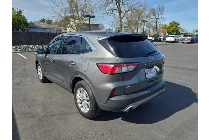 $14995 : Ford Escape 2022 SE 4dr SUV image 5