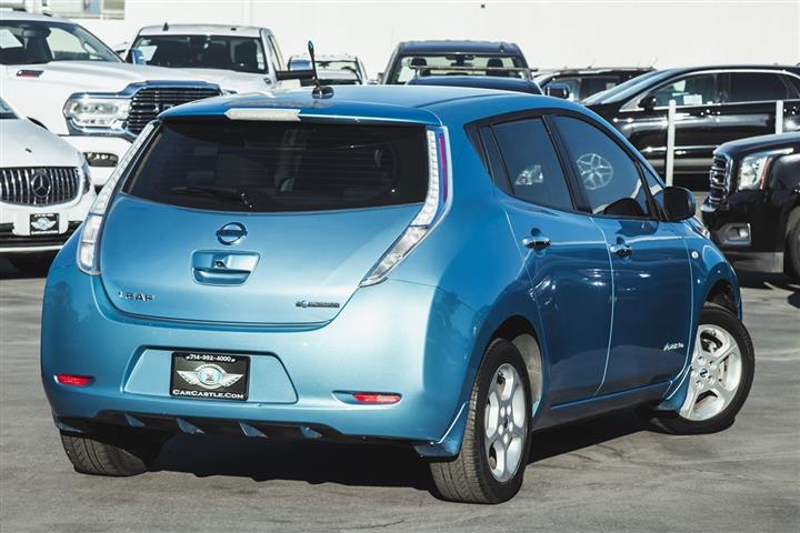 2011 LEAF SL image 3