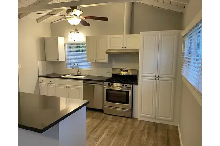 $1000 : Santa Ana, 1 dormitorio, 1 ba image 2