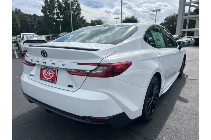 $29561 : Toyota Camry 2025 SE 4dr Sed image 5