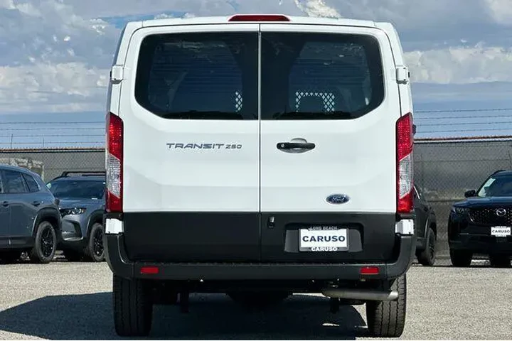 $38822 : Ford Transit 2024 250 3dr SW image 4