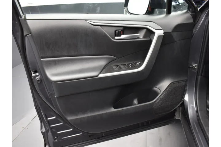 $23995 : Toyota RAV4 2023 AWD XLE 4dr image 9