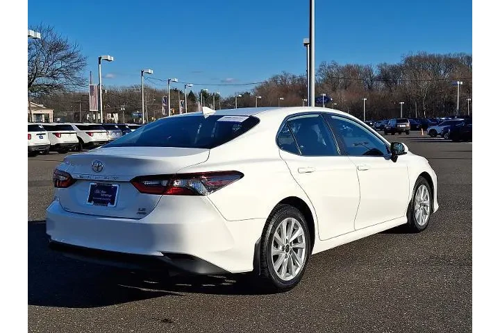 $20288 : Toyota Camry 2022 AWD LE 4dr image 6