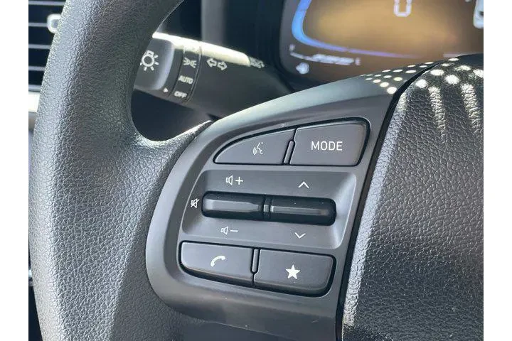 $20736 : Hyundai VENUE 2025 SE 4dr Cr image 8