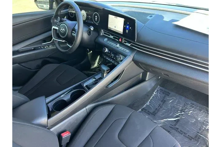 $19258 : Hyundai ELANTRA 2023 SEL 4dr image 8