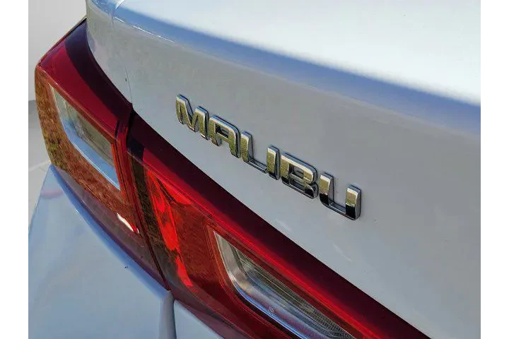 $16933 : Chevrolet Malibu 2024 LT 4dr image 6