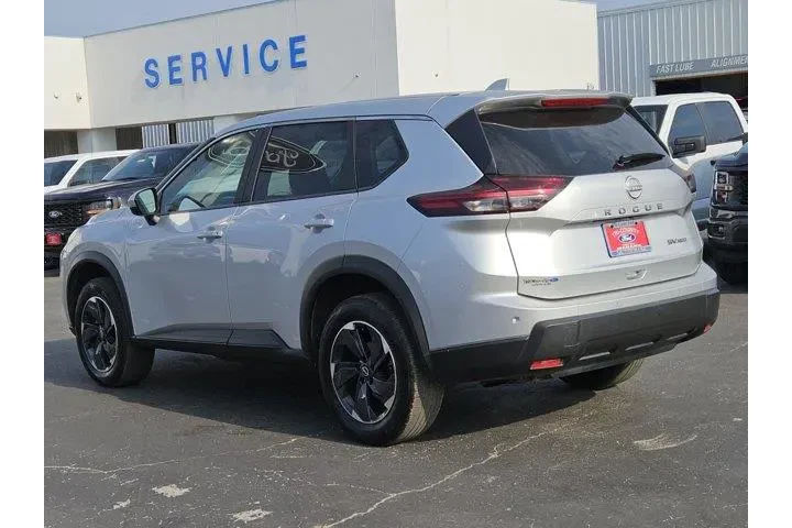 Nissan Rogue 2024 AWD SV 4dr image 6