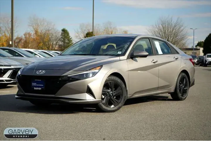 $20921 : Hyundai ELANTRA 2023 SEL 4dr image 1