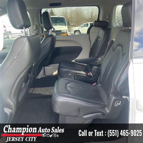 Used 2021 Pacifica Touring L image 9