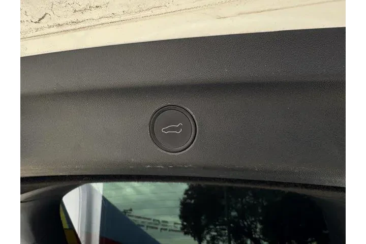 $27444 : Tesla Model Y 2020 AWD Long image 8