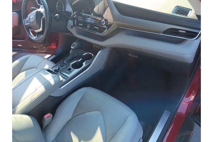 $39995 : Toyota Highlander 2022 AWD L image 9