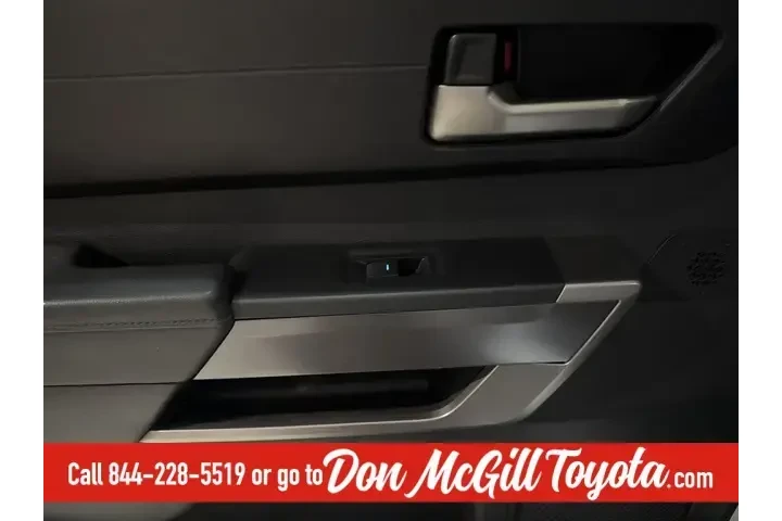 $39985 : Toyota Tundra 2023 4x4 SR5 4 image 9