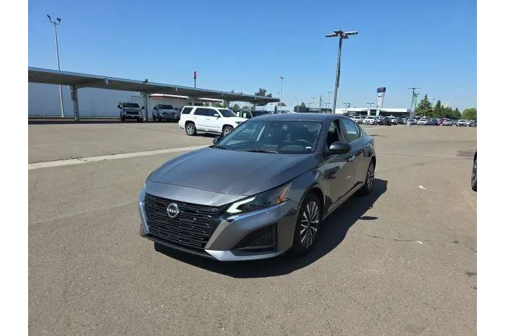 $19775 : Nissan Altima 2024 2.5 SV 4d image 3