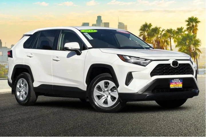 $25555 : Toyota RAV4 2023 LE 4dr SUV image 2