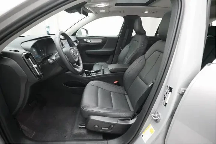 $32498 : Volvo XC40 2025 AWD B5 Core image 7