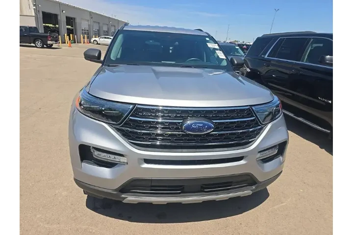 $28299 : Ford Explorer 2023 AWD XLT 4 image 1