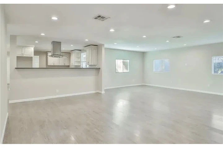 $2950 : Home of convenience!!! image 2