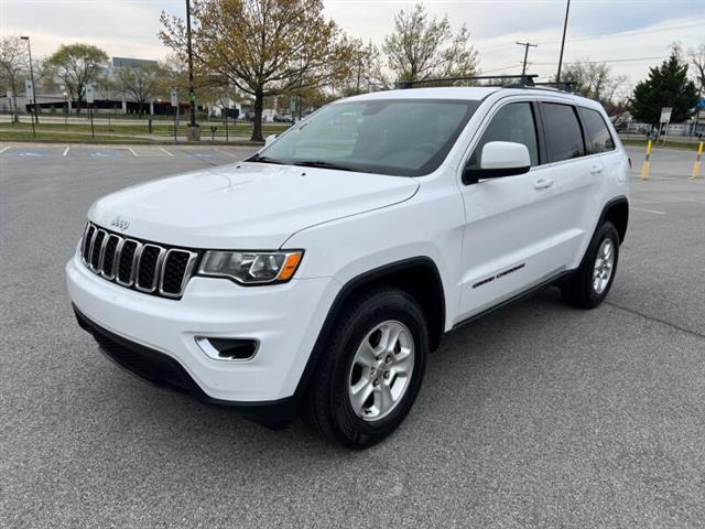 $12900 : 2017 Grand Cherokee Laredo image 3