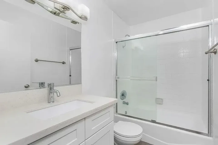 $1200 : Vive en Koreatown, LA image 3