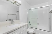 $1200 : Vive en Koreatown, LA thumbnail