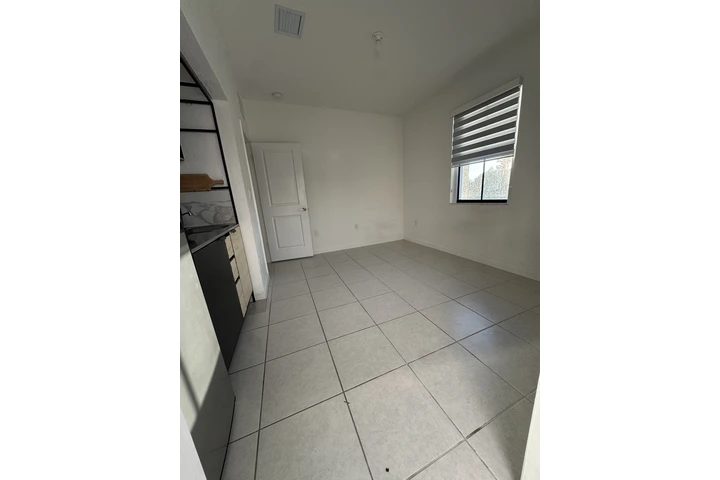 $1550 : Miami in great location image 9