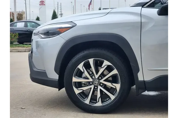 $26323 : Toyota Corolla Cross 2025 XL image 8