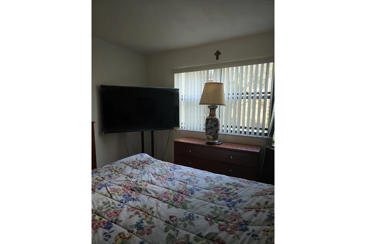 $950 : RENTO HABITACION AMOBLADA image 5